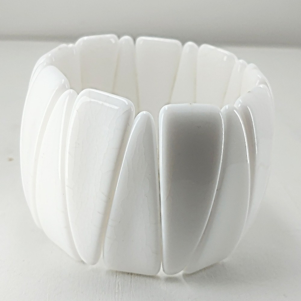 White acrylic stretch bangle